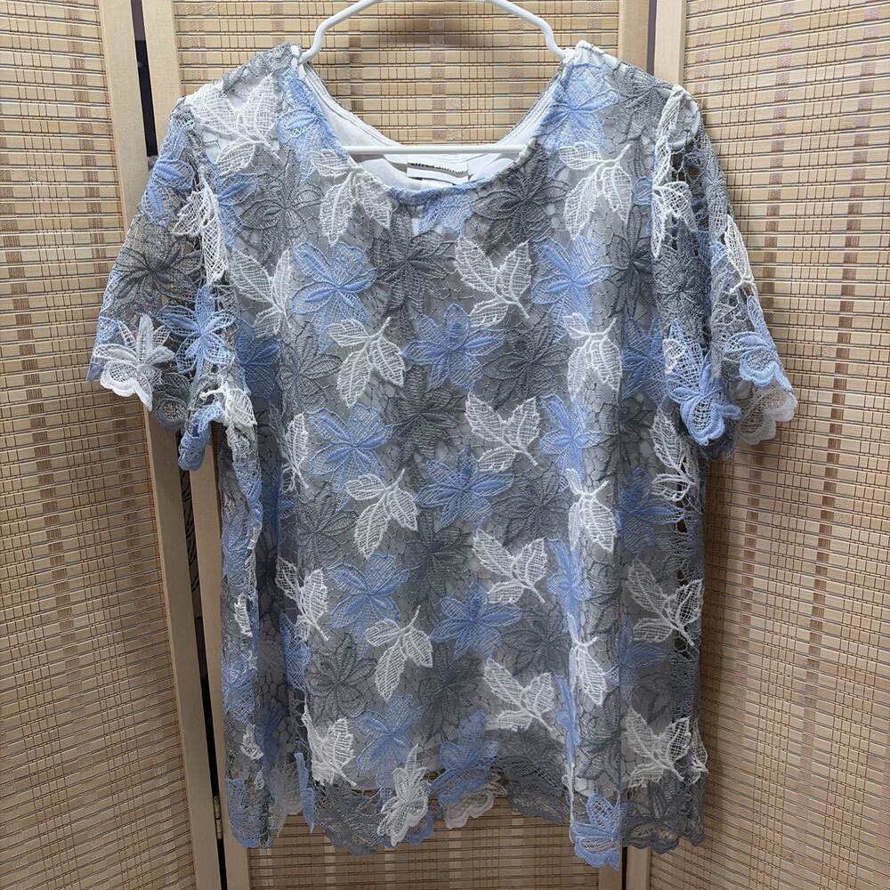 Alfred Dunner Top Women's Large Blue Gray Floral Lace Overlay Lined Short Sleeve